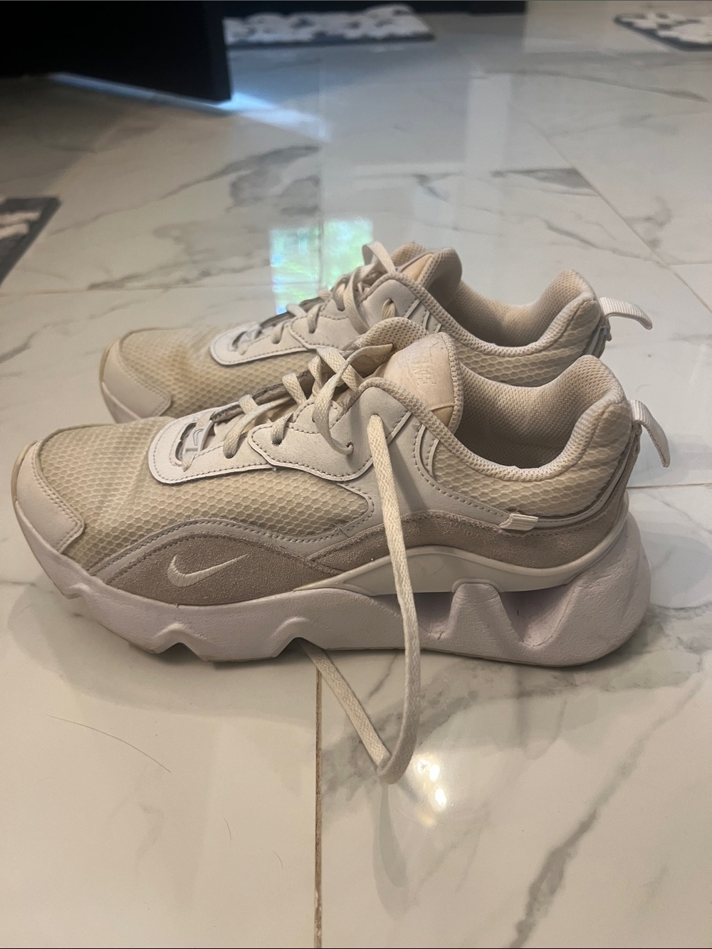 Women's Nike Athletic Sneakers 8.5
